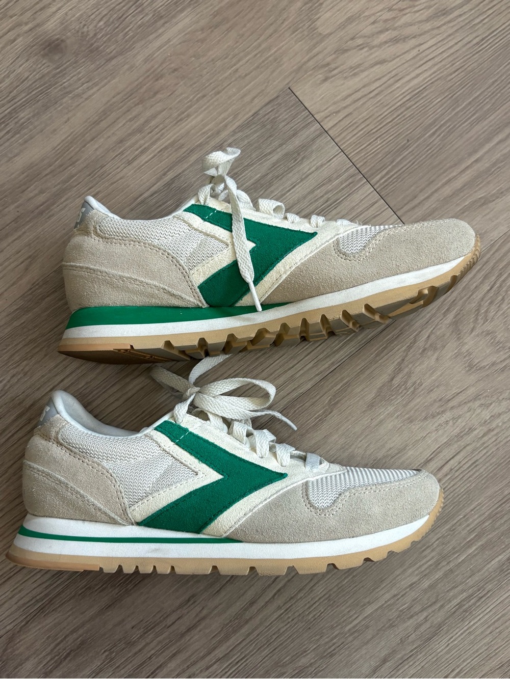 Brooks Heritage Chariot Retro Sneaker Coconut Green Women's 7.5 LIKE NEW